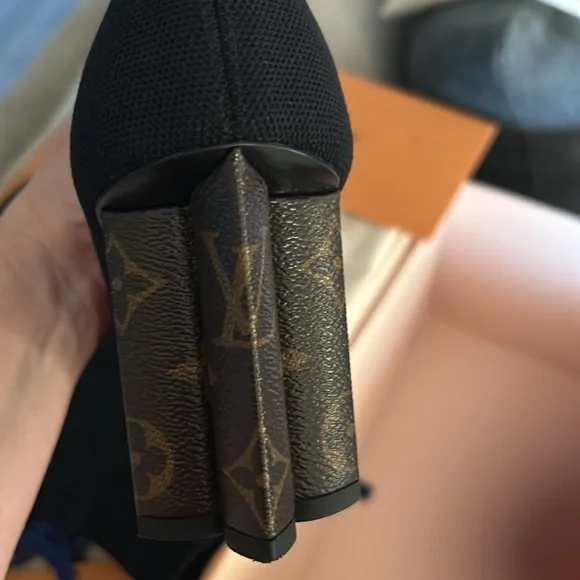 Louis Vuitton Elegant Black Ankle Booties - Picture 6 of 9